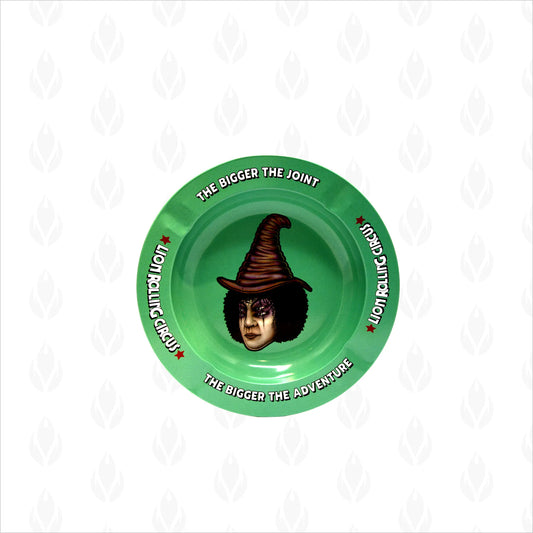 Cenicero de metal verde con diseño de personaje de sombrero y lema "The bigger the joint, the bigger the adventure"